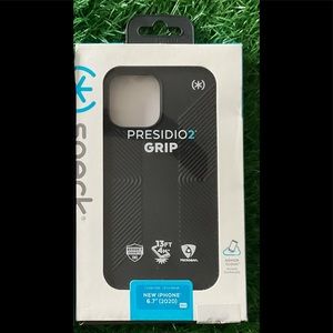 NWT PRESIDIO2 GRIP IPHONE 📱 CASE 6.7  (2020)
